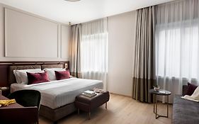 Adoro Hotel